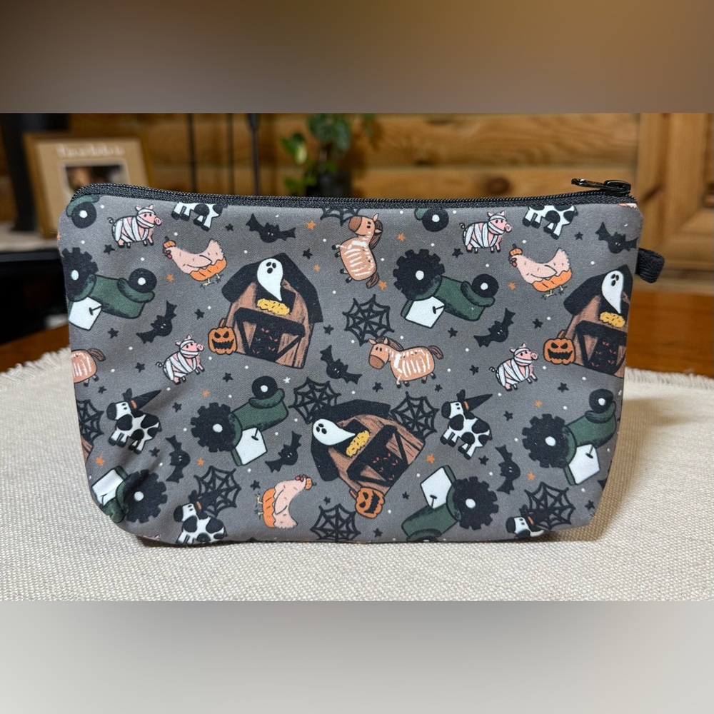 HALLOWEEN FARM ANIMALS Zipper Pouch